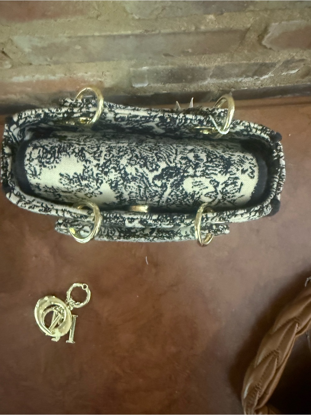 Two purses excellent condition - Picture 14 of 16
